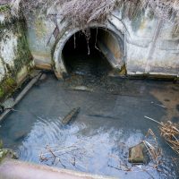 Flowing sewage water trough concrete tank